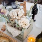 Love this wedding centerpiece and wood table number combo. Burlap inspired.
Photography: Annie Steele Photography